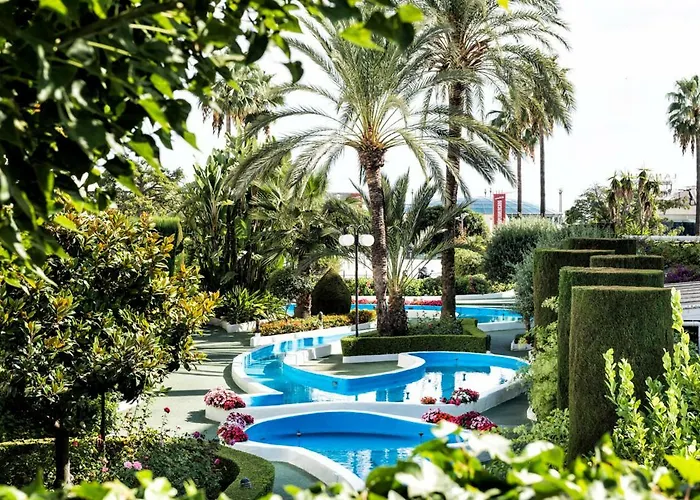 Center Beachfront With Private Patio Apartmán